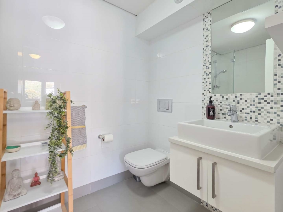 2 Bedroom Property for Sale in Vredehoek Western Cape